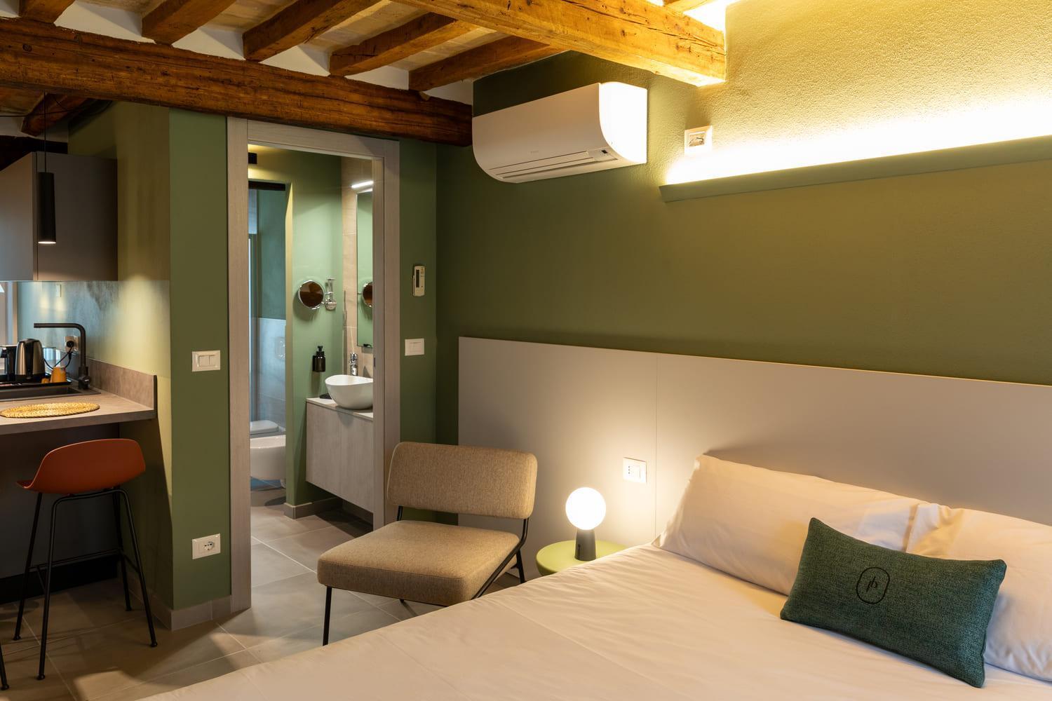 Palais Bernadette Aparthotel Парма Екстериор снимка