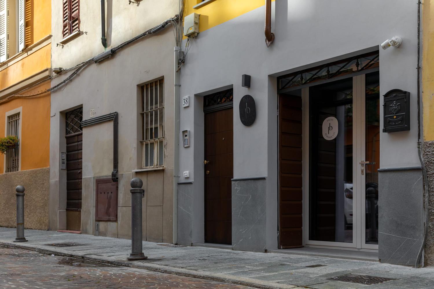Palais Bernadette Aparthotel Парма Екстериор снимка