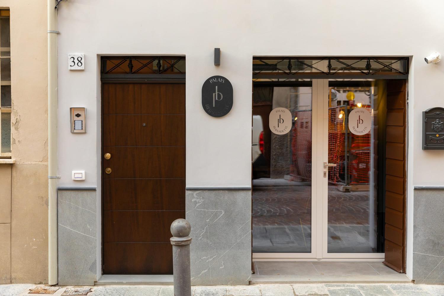 Palais Bernadette Aparthotel Парма Екстериор снимка